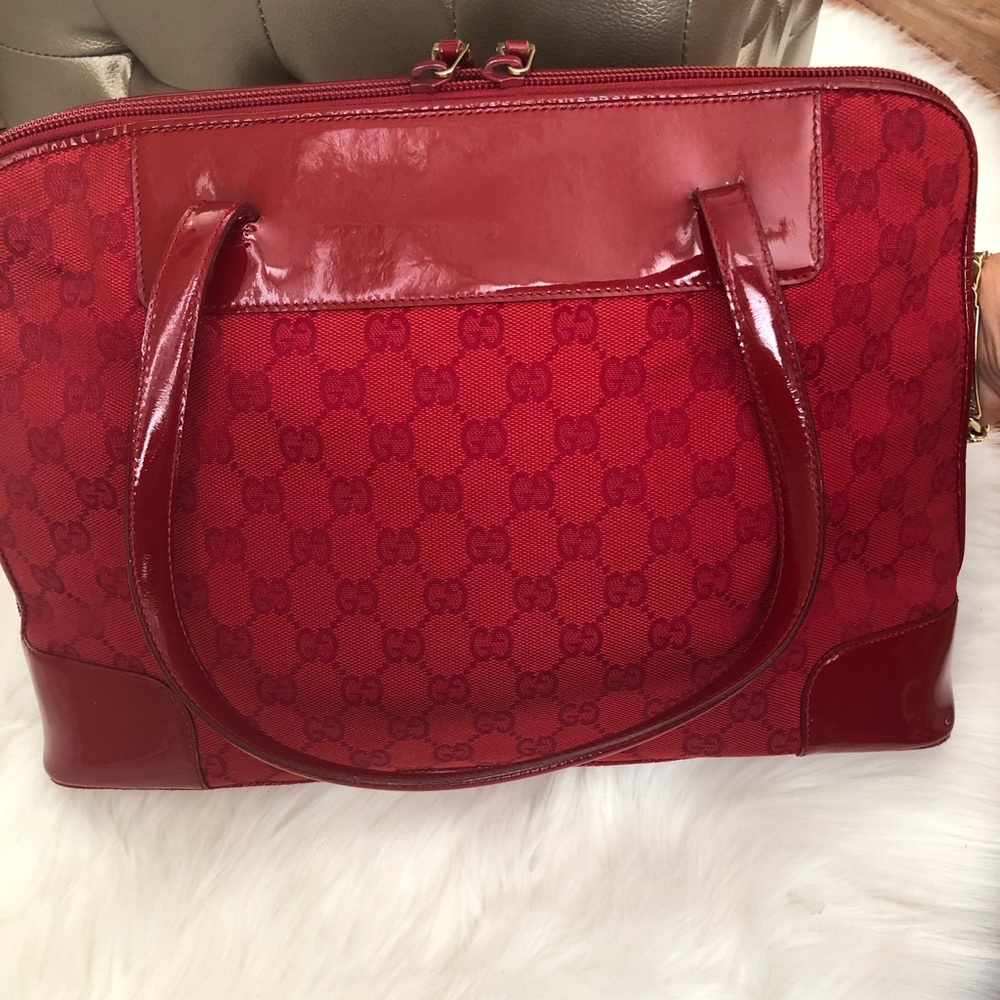 Red patent leather Gucci shoulder handbag ♥️